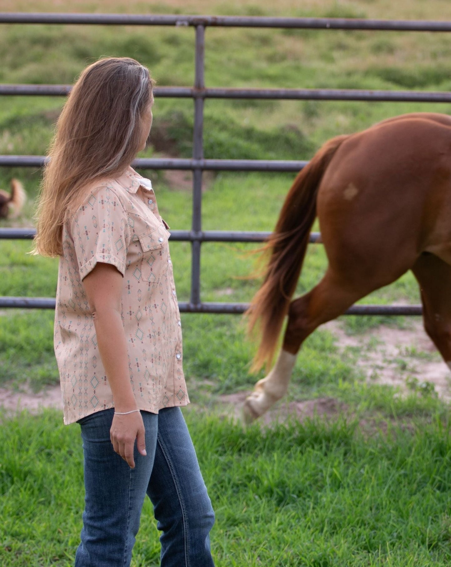 Las Cruces Pearl Snap Shirt on model