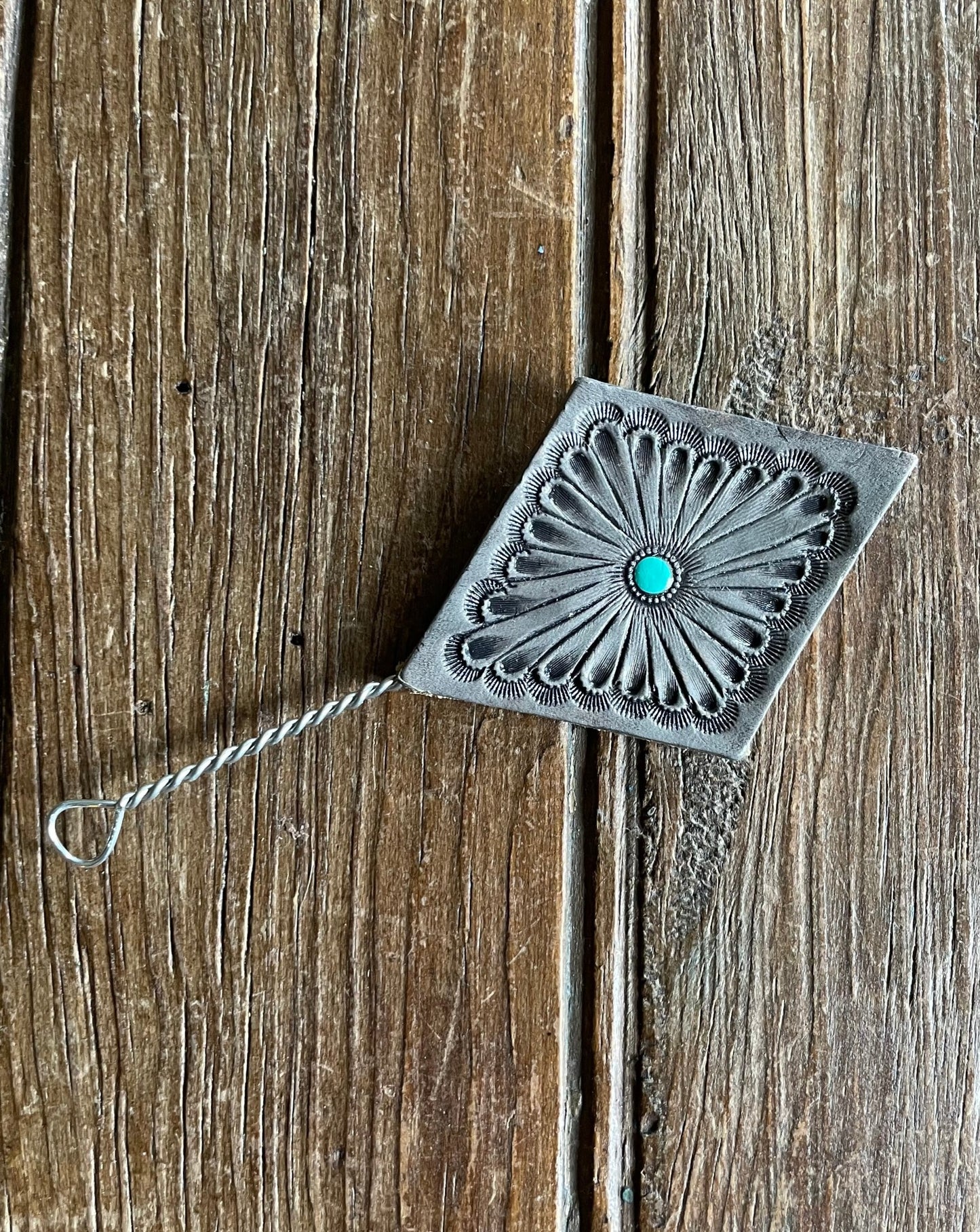 Diamond Concho Leather Hat Pick