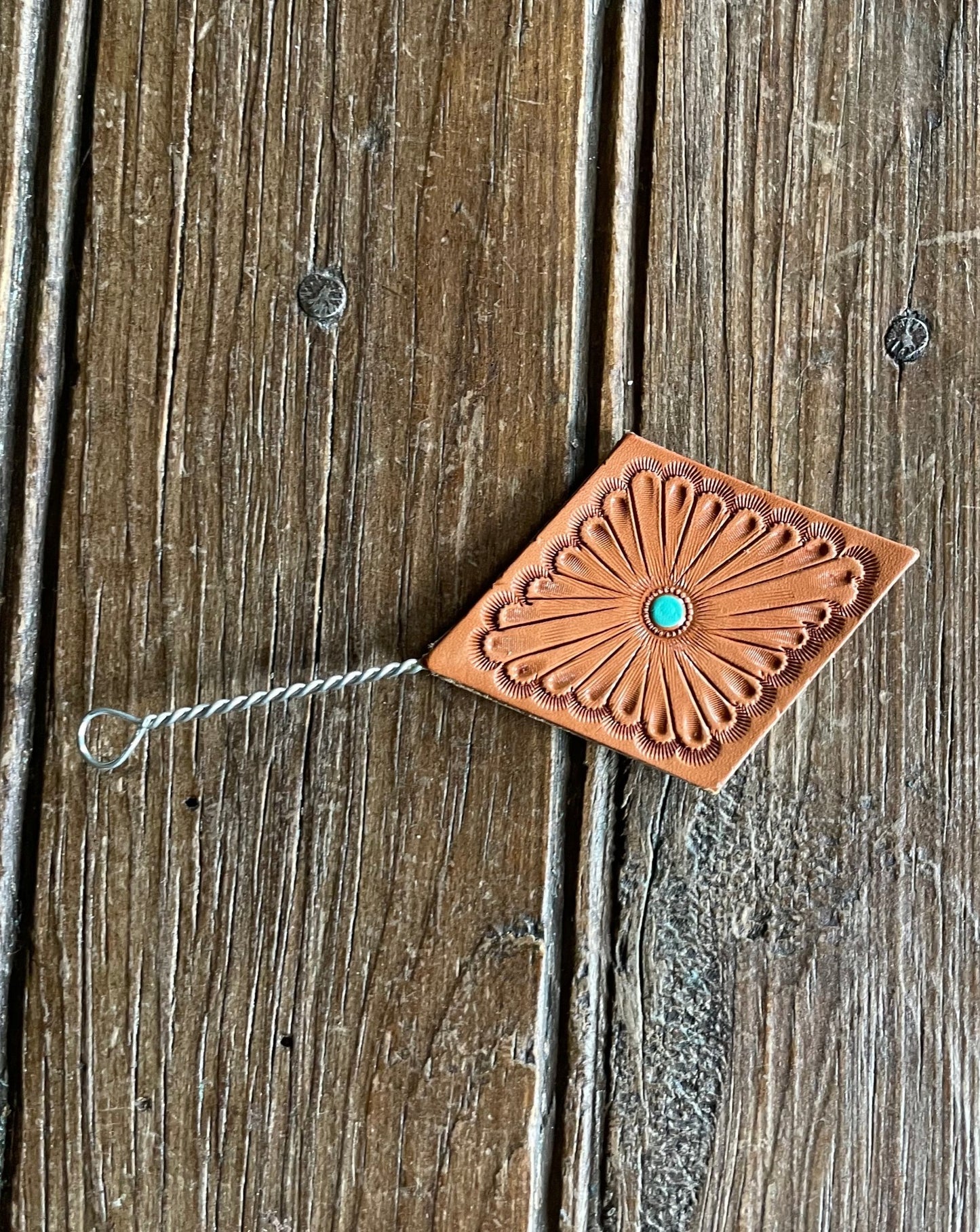 Diamond Concho Leather Hat Pick