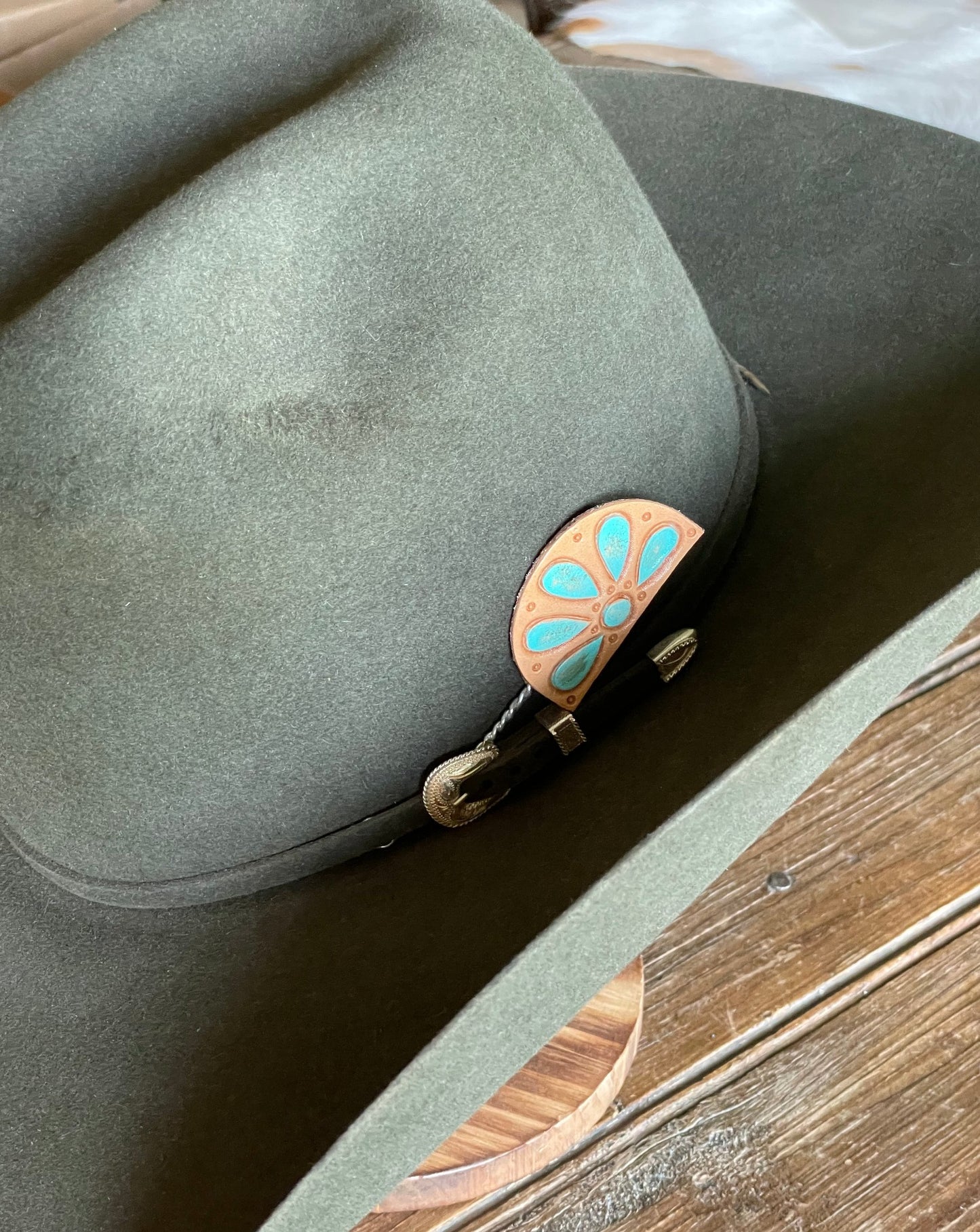 Stone Flower Leather Hat Pick