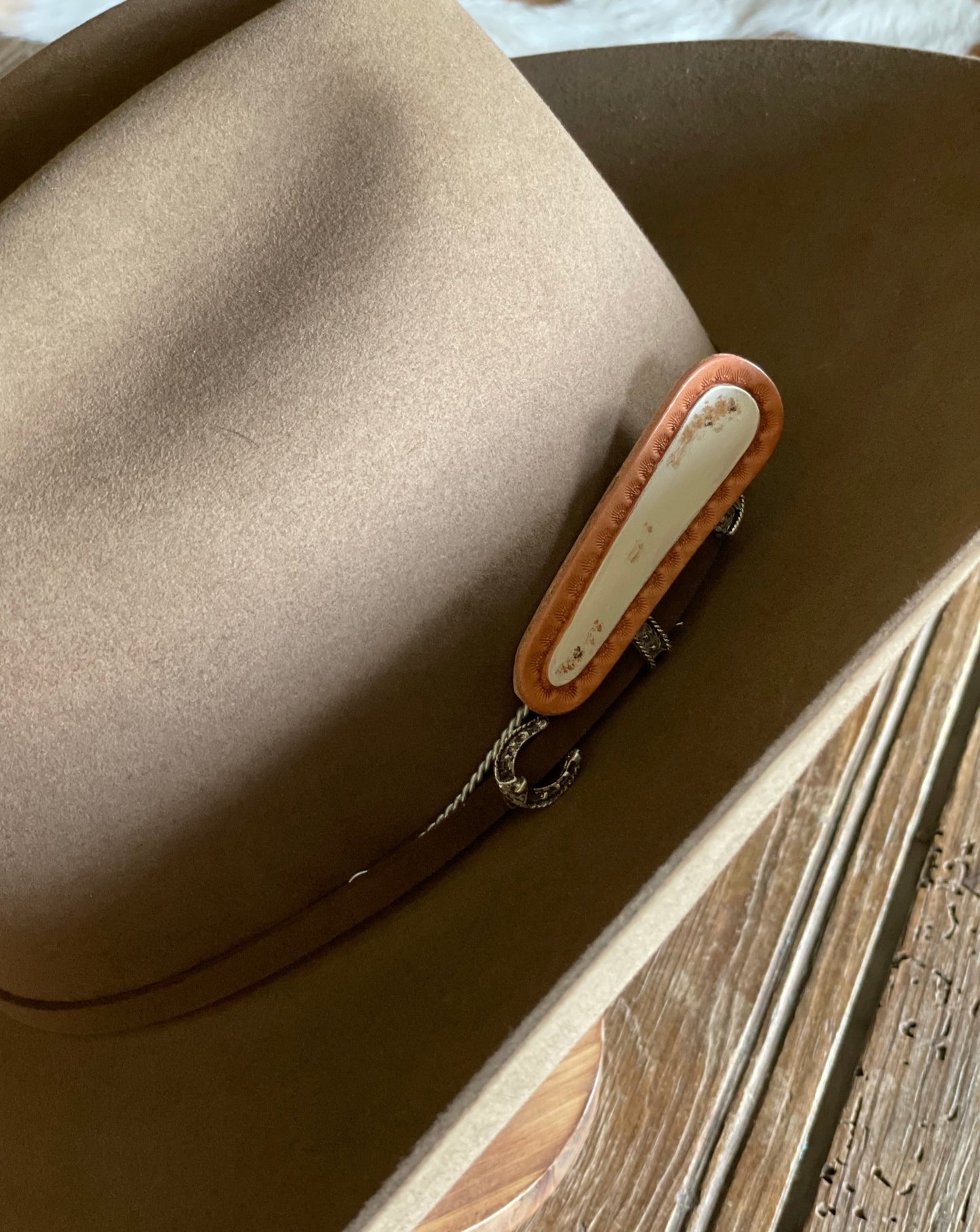Oval Leather Hat Pick
