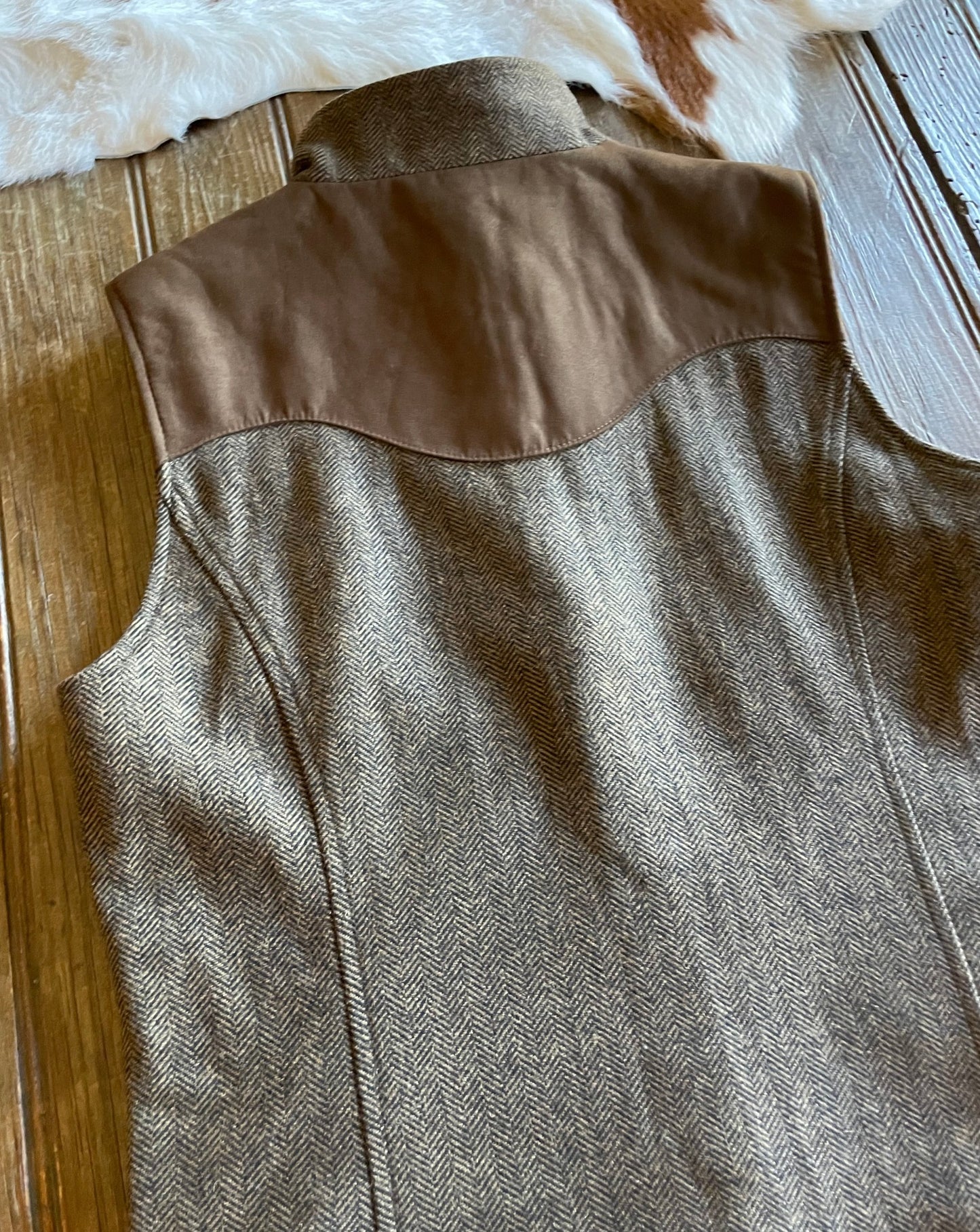 Channel Wool Vest (Tan Herringbone)