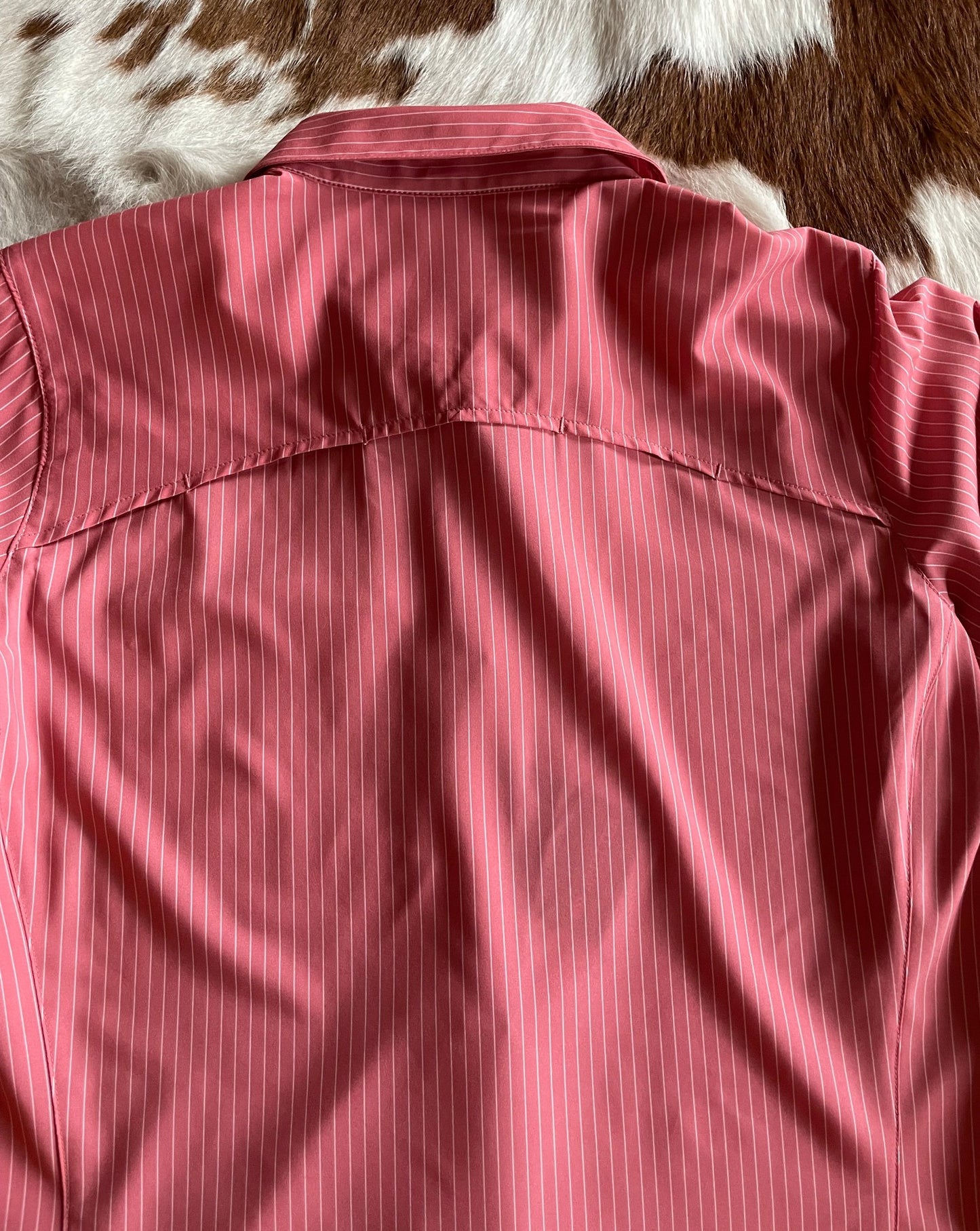 close up of back vent on Ariat VenTEK women's long sleeved shirt