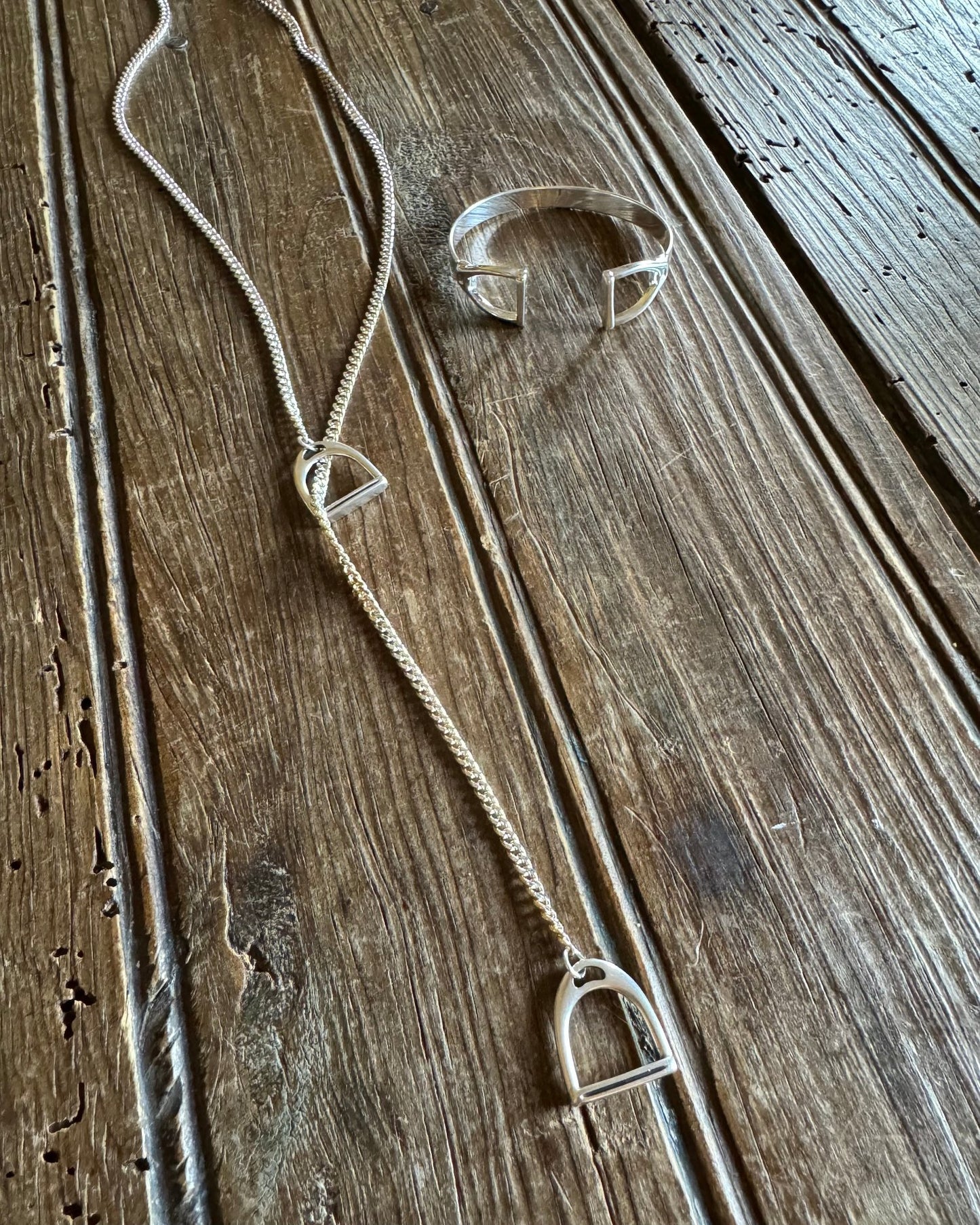 Essex Stirrup Lariat Necklace 