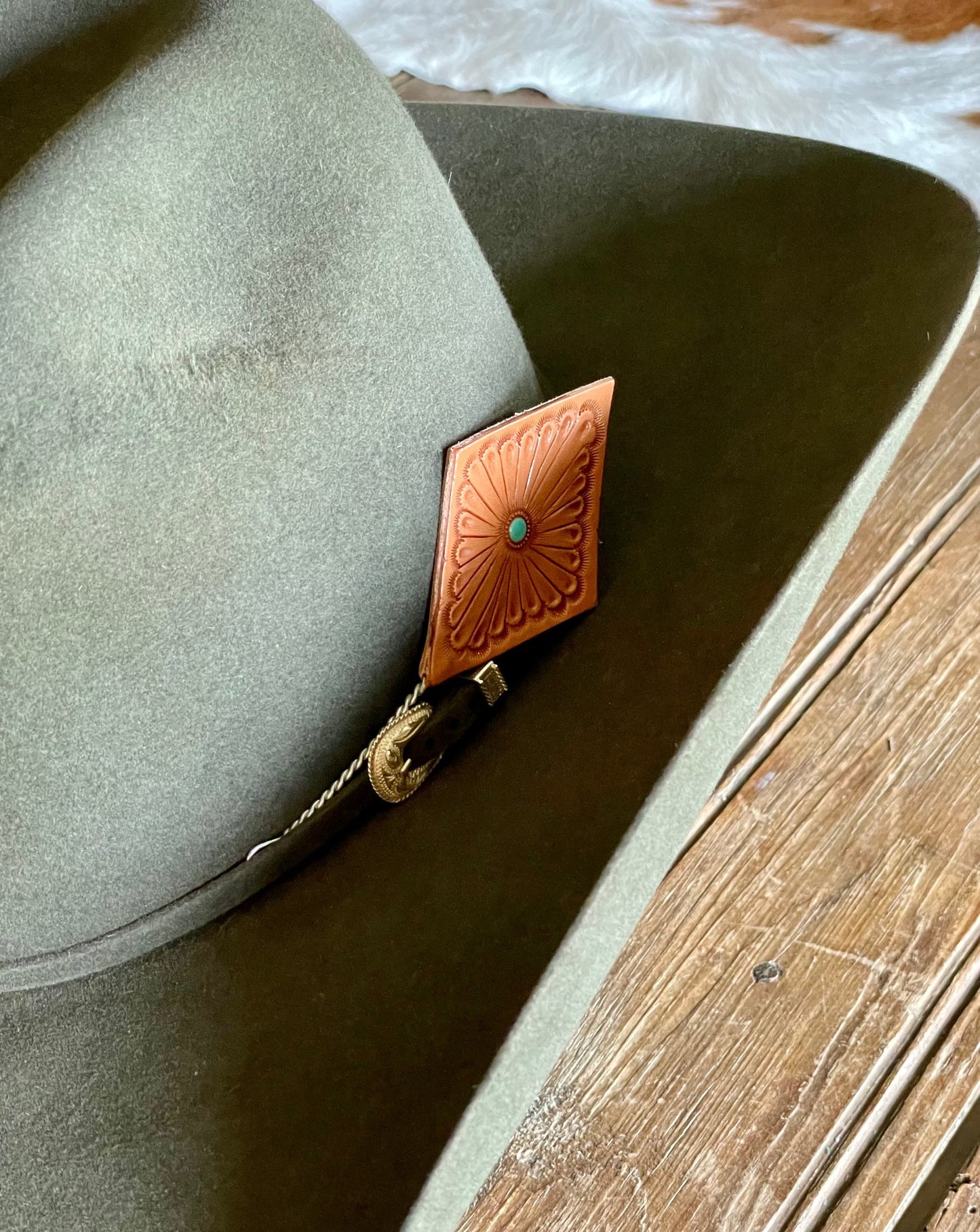 Diamond Concho Leather Hat Pick