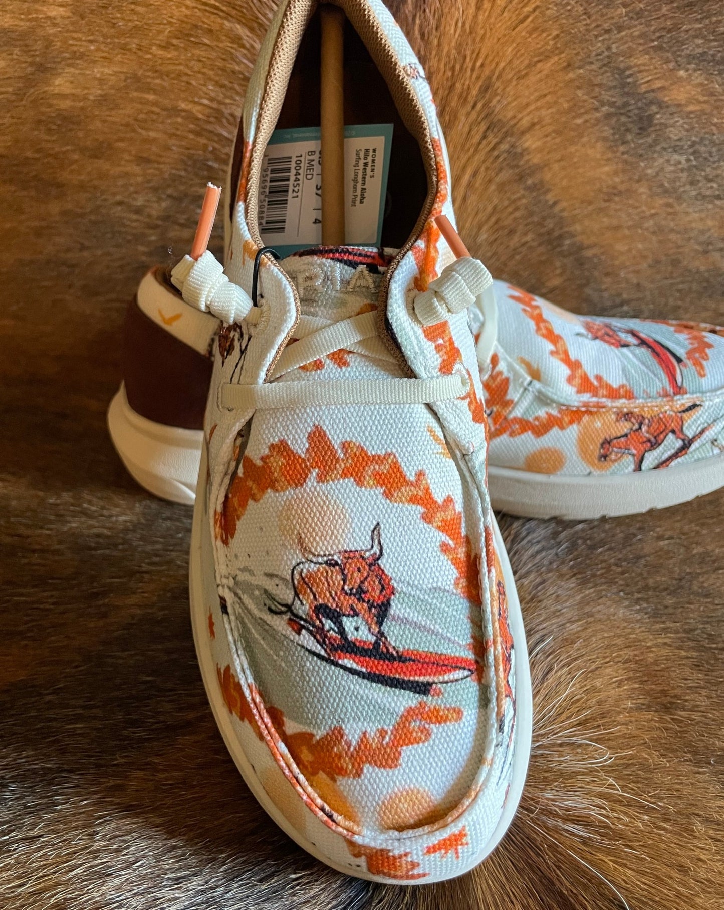 The Hilo (Surfing Longhorn Print)